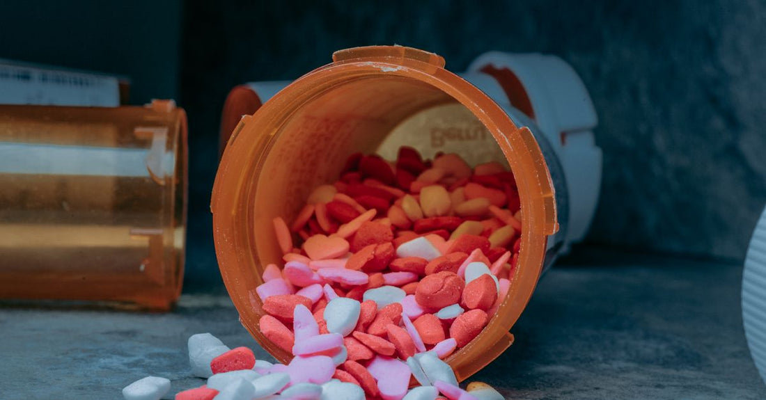 Blisque HEART+ supplement review – bottle of natural cardiovascular support capsules with CoQ10, hawthorn berry and beetroot on a clean white background.